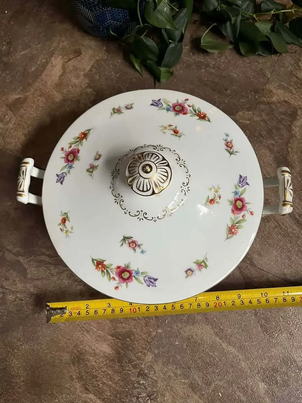 Wentworth Dresden Round Covered Vegetable Bowl Tureen 10